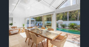 Aquablue Holiday Home - Hot Spa & Pool - 2m Walk to Beaches
